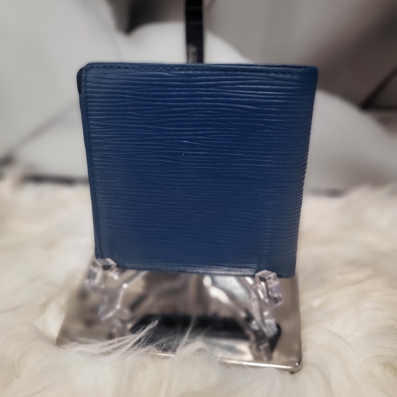 Louis Vuitton Blue Epi Bifold Wallet - Picture 3 of 9